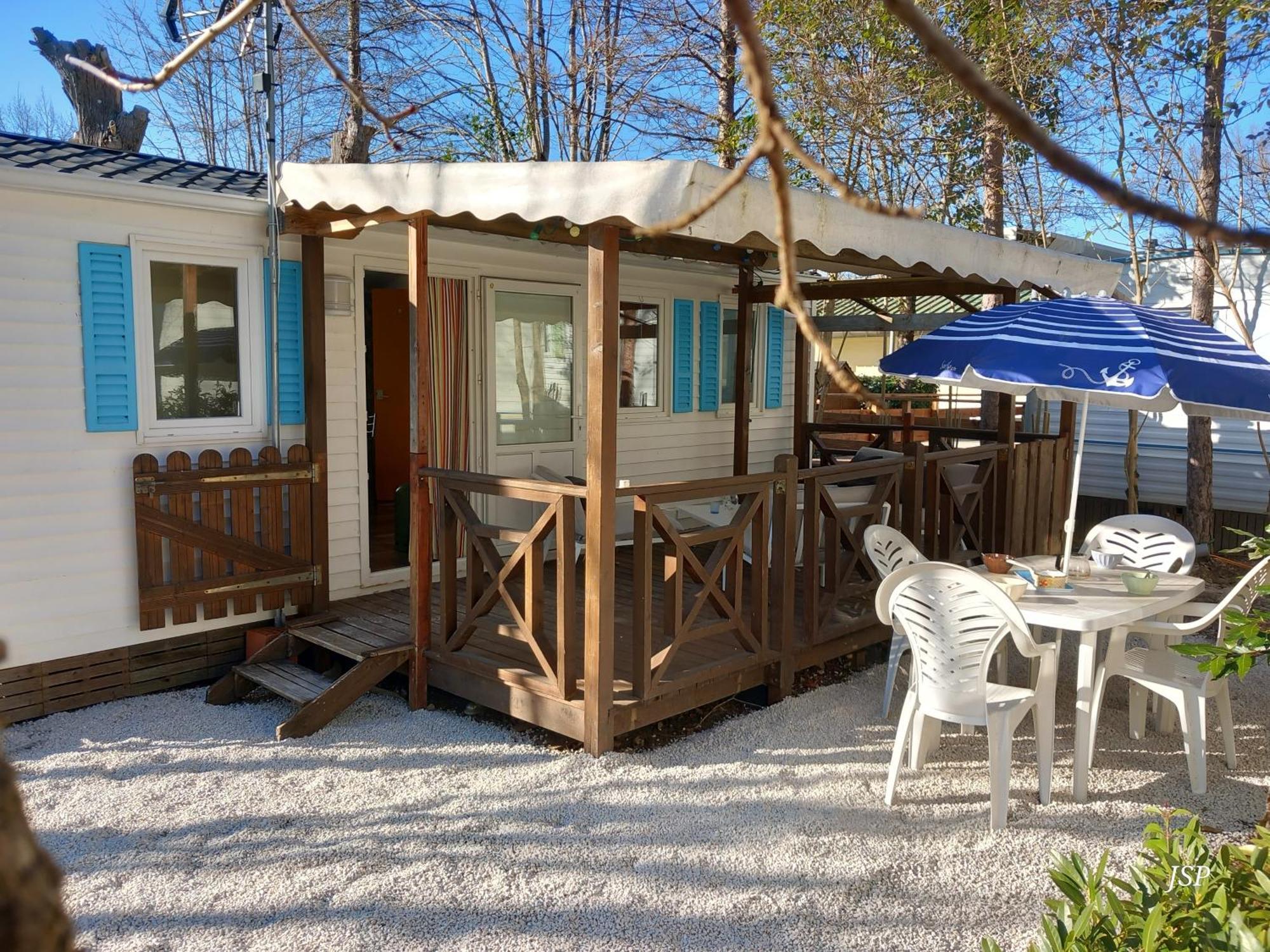 Mobilhome Les Volets Bleus Vaudreuille Exteriér fotografie